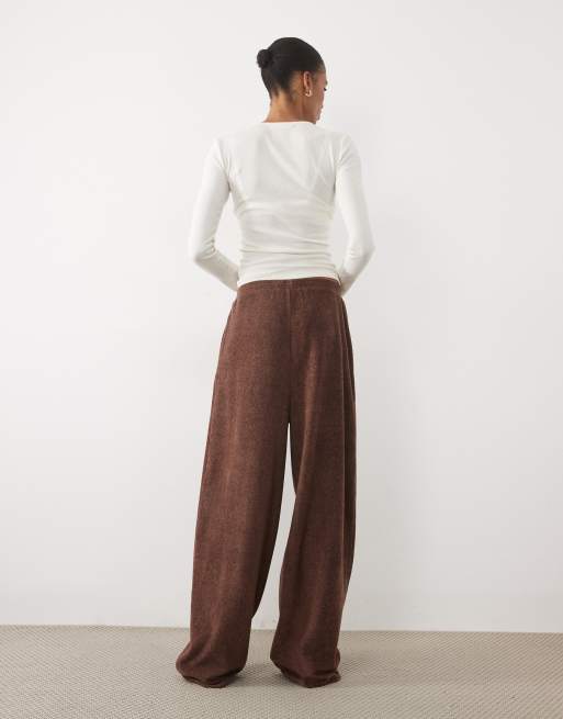 ASOS DESIGN Tall lounge mix og match let fleece balloon-joggingbuks i chokolade, 5 af 5