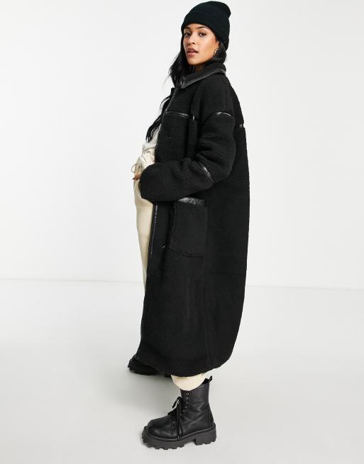 ASOS DESIGN Tall Manteau long imitation peau de mouton avec bordures vernies Noir