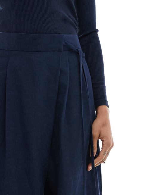 ASOS DESIGN Tall – Marinblå, figursydda byxor i linne med omlottknytning, 4 av 5