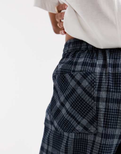 ASOS DESIGN Tall - Marineblå og ternede bukser med vide ben og bindebånd i taljen i børstet materiale, 2 af 5