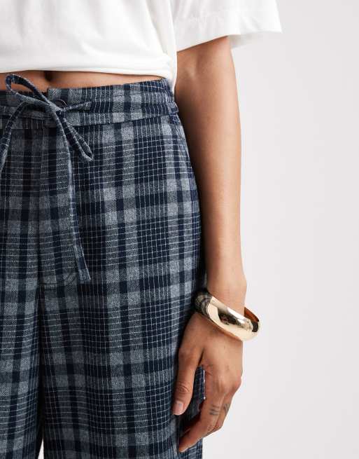 ASOS DESIGN Tall - Marineblå og ternede bukser med vide ben og bindebånd i taljen i børstet materiale, 4 af 5