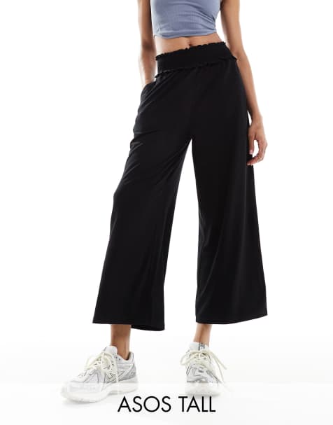 ASOS DESIGN Tall – Marszczone w talii czarne spodnie kuloty o krótkim fasonie - view 1