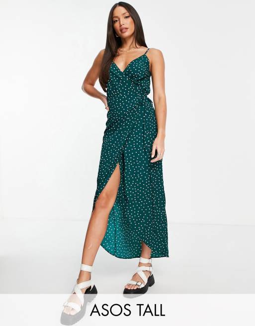 ASOS DESIGN Tall - Maxi wikkeljurk met camibandjes en stippenprint in groen