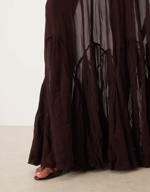 ASOS DESIGN Tall – Maxikleid aus Samt in Braun mit tiefer Taille und durchscheinendem Godet-Rock, 3 von 4