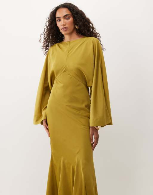 ASOS DESIGN Tall Maxikleid mit Cape, Kimonoärmeln, Godets und Bindeband mit Quasten in Goldoliv, 3 von 4