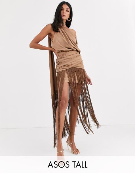 ASOS DESIGN Tall – Maxikleid mit Fransen, One-Shoulder-Träger und Satin-Oberteil