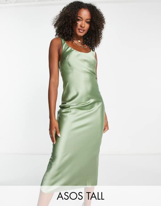 ASOS DESIGN Tall – Midi-Trägerkleid aus khaki Satin mit U-Ausschnitt