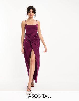 ASOS DESIGN Tall - Midi-Trägerkleid aus pflaumenlila Satin mit drapiertem Rock