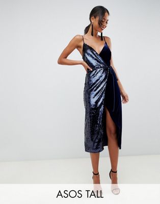 ASOS DESIGN – Tall – Midiklänning i omlottmodell med smala axelband i sammet och paljetter-Flerfärgad