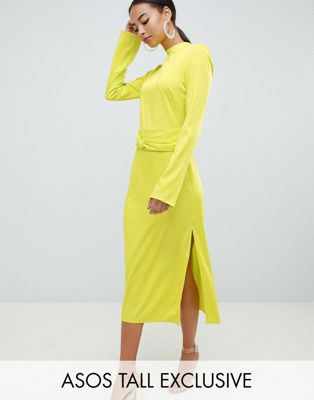 ASOS DESIGN – TALL – Midiklänning i rak modell med långa ärmar och knut-Gul