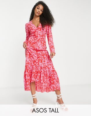 ASOS DESIGN Tall - Midikleid in Rosa und Rot mit nach hinten abfallendem Saum und geteiltem Blumenmuster-Bunt