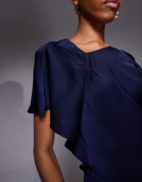 ASOS DESIGN Tall - Midnatsblå maxikjole med asymmetrisk hals samt plisseringer på skulderen og skørtdetalje i satin - view 1