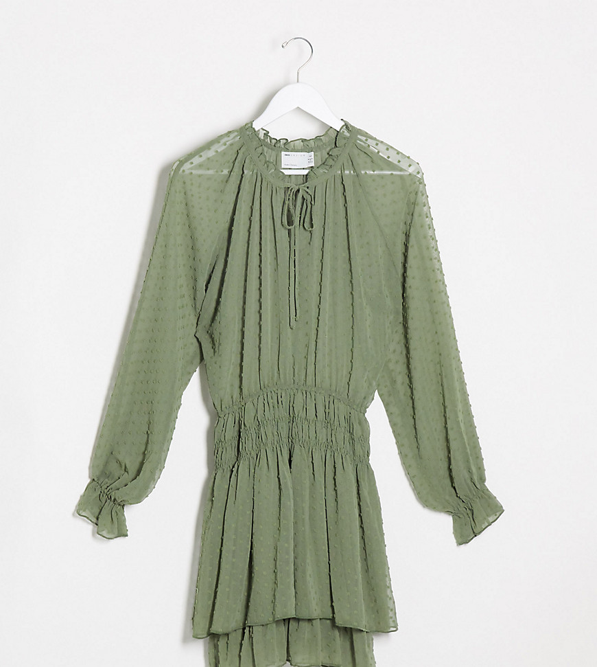 ASOS DESIGN - Tall - Mini dobby-jurk met gelaagde rok en gesmokte taille in kaki-Groen