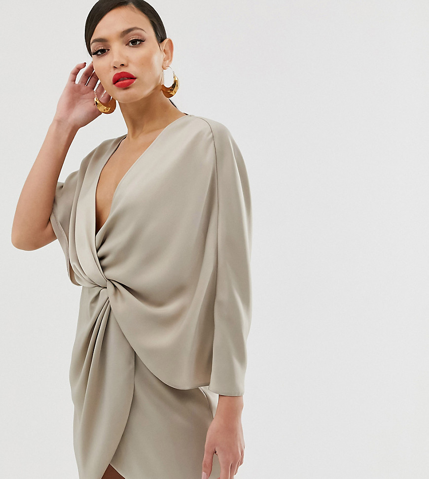ASOS DESIGN - Tall - Mini-jurk van satijn met asymmetrische kimonomouwen-Multi