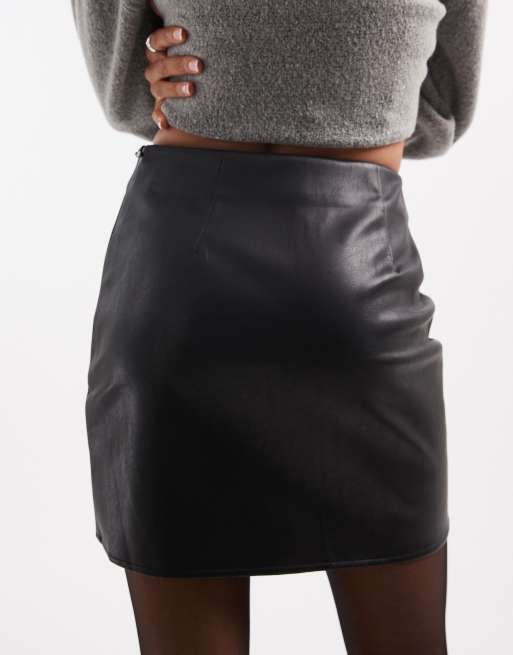ASOS DESIGN Tall - Mini rok met leerlook en split aan de voorkant in zwart, 4 van 5