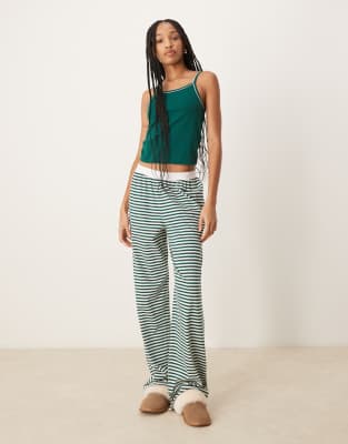 ASOS DESIGN Tall - Mix & Match - Gestreifte Pyjama-Hose in Grün mit freiliegendem Bund und Picot-Besatz