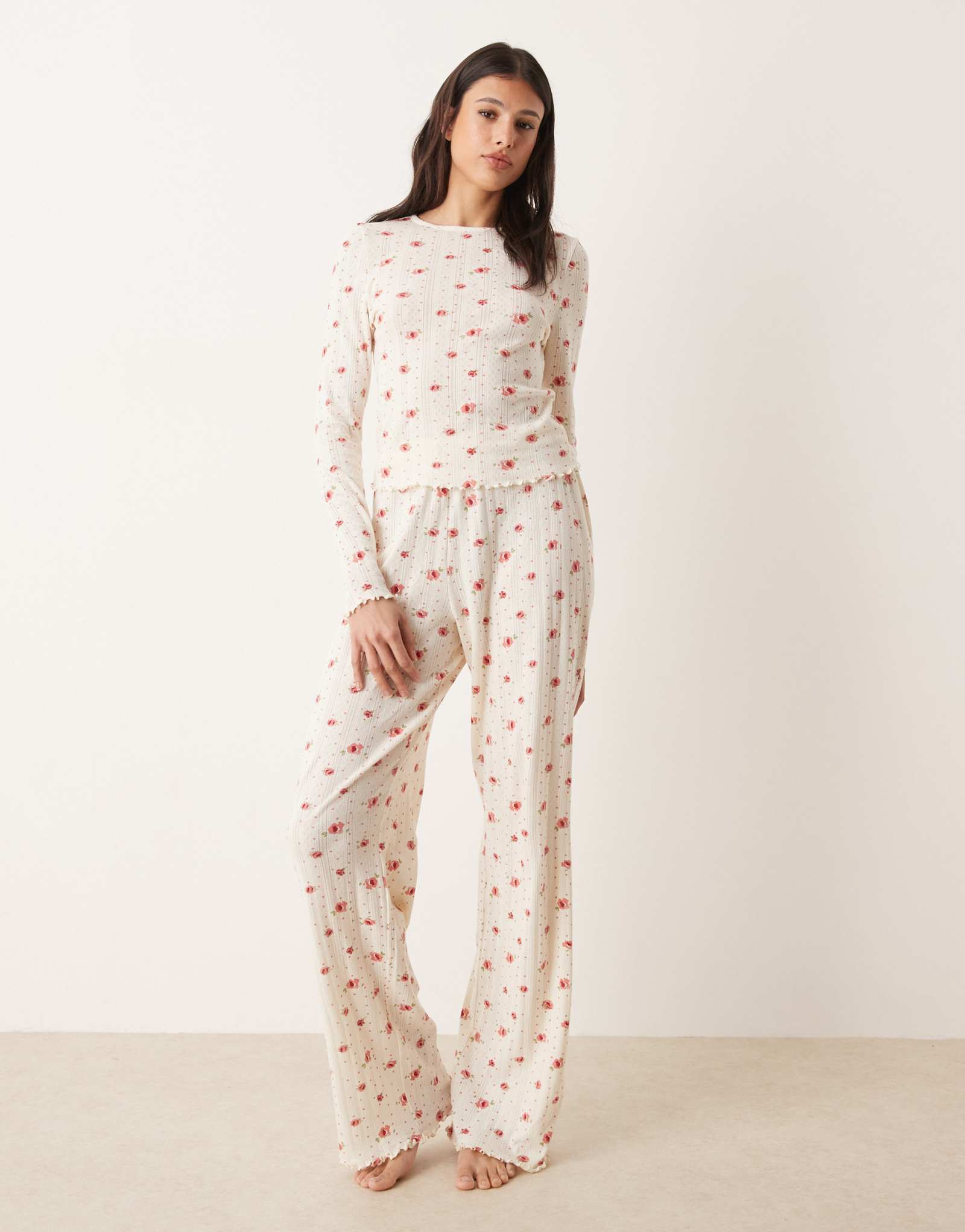 Пижамные брюки ASOS DESIGN Tall с цветочным принтом в горошек