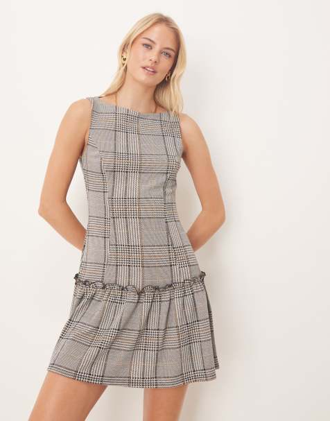 ASOS DESIGN Tall - Mouwloze geruite mini-jurk met rechte hals en verlaagde taille in roze - view 1