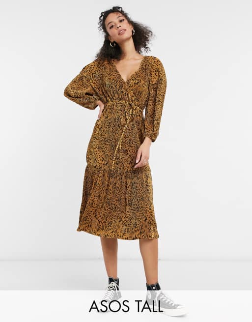 ASOS DESIGN Tall – Neutralt färgat djurmönstrad midiklänning med omlottdesign, plissering, skärp och långa ärmar