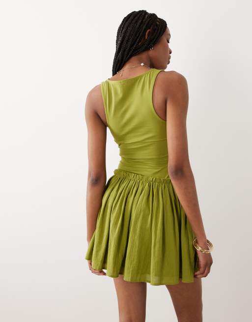 ASOS DESIGN Tall – Olivgrön miniklänning med sänkt midja och krinklad bomullskjol, 4 av 4