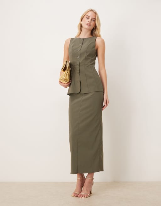 ASOS DESIGN Tall – Oliwkowa zapinana na guziki sukienka midi z prostym dekoltem