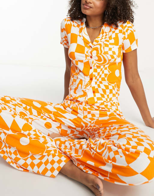ASOS DESIGN Tall Orange blommig och schackrutig pyjamas med skjorta och byxor i viskos endast hos ASOS ASOS