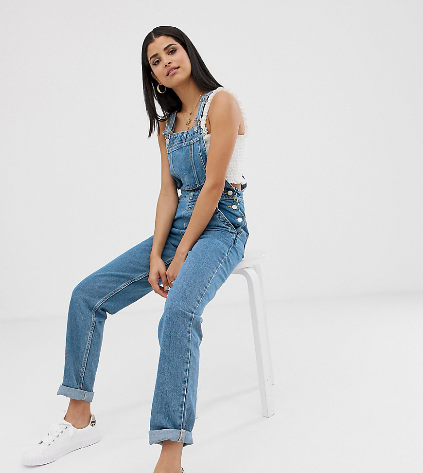asos tall -  DESIGN Tall – Original – Jeans-Latzhose in mittlerer Waschung-Blau