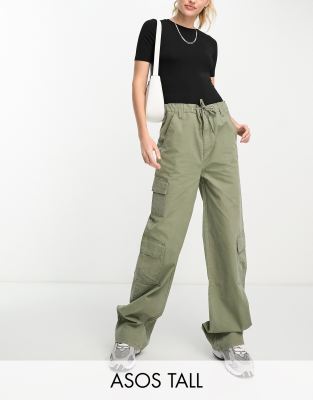 ASOS DESIGN Tall - Oversize-Cargohose in Khaki mit mehreren Taschen-Grün