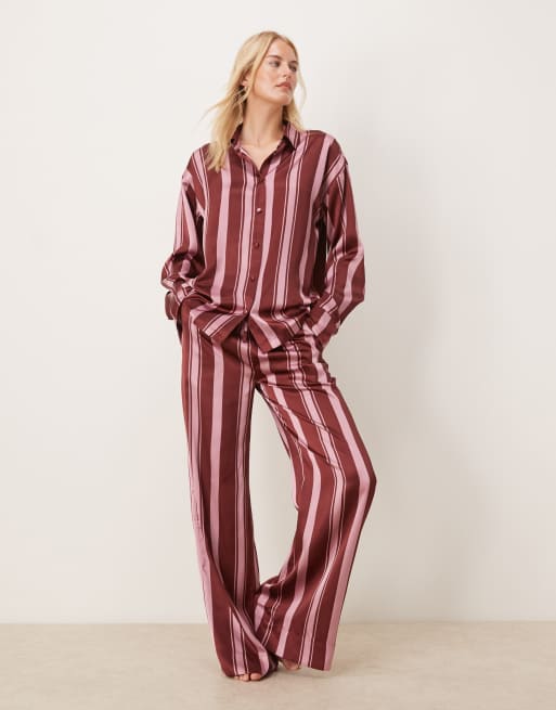ASOS DESIGN Tall – Oversize-Pyjama aus Satin in Burgunderrot gestreift mit Hemd und Hose