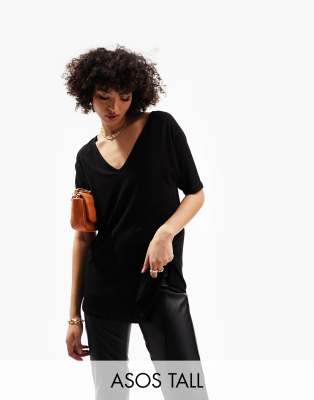 ASOS DESIGN Tall - Oversize-T-Shirt aus geripptem Stoff mit V-Ausschnitt in Schwarz