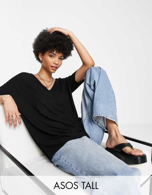ASOS DESIGN Tall - Oversized geribbeld T-shirt met V-hals in zwart