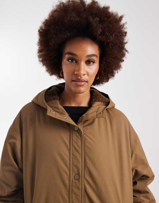 ASOS DESIGN Tall - Oversized regenjas met fleecevoering in olijfgroen, 3 van 4