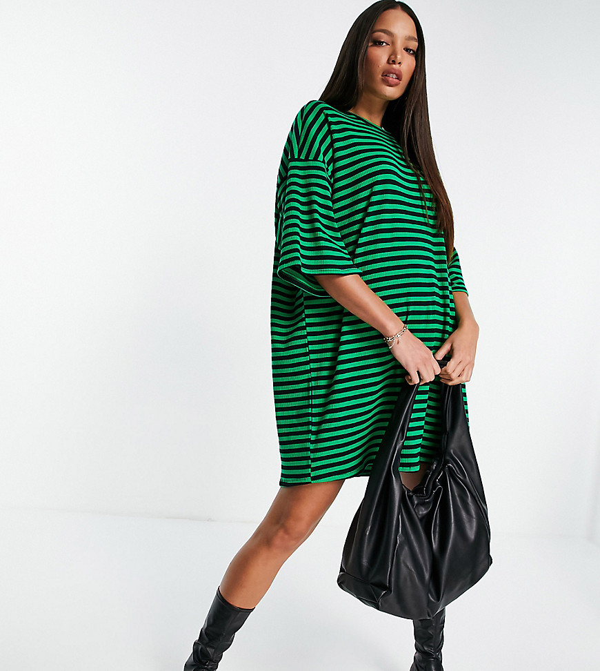 ASOS DESIGN Tall - Oversized ribstrikket mini t-shirt-kjole i stribet grøn og sort