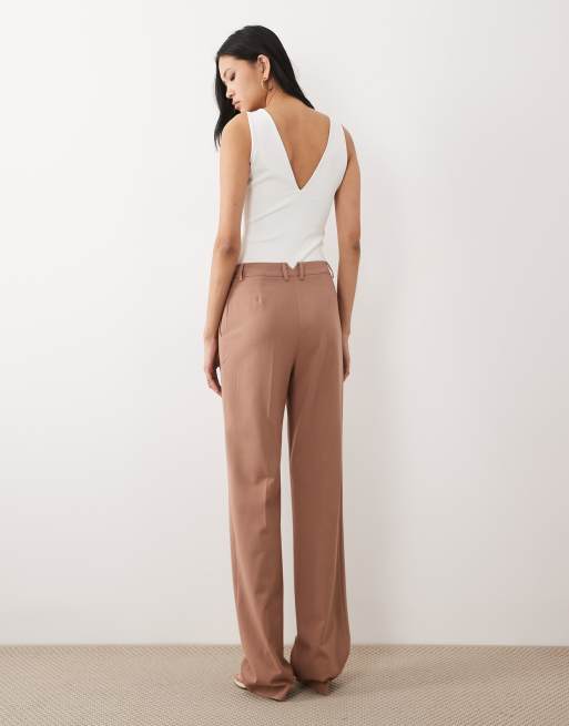 ASOS DESIGN Tall - Pantalon de tailleur coupe droite ajustée - Moka, 5 de 5