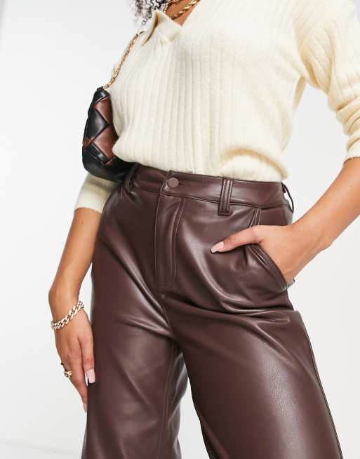 ASOS DESIGN Tall Pantalon droit en similicuir Marron