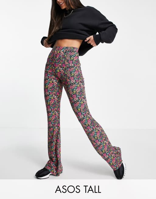 ASOS DESIGN Tall - Pantalon évasé à imprimé floral foncé