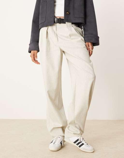 ASOS DESIGN Tall - Pantalon met barrel-pijpen, textuur en riem in gebroken wit, 5 van 5