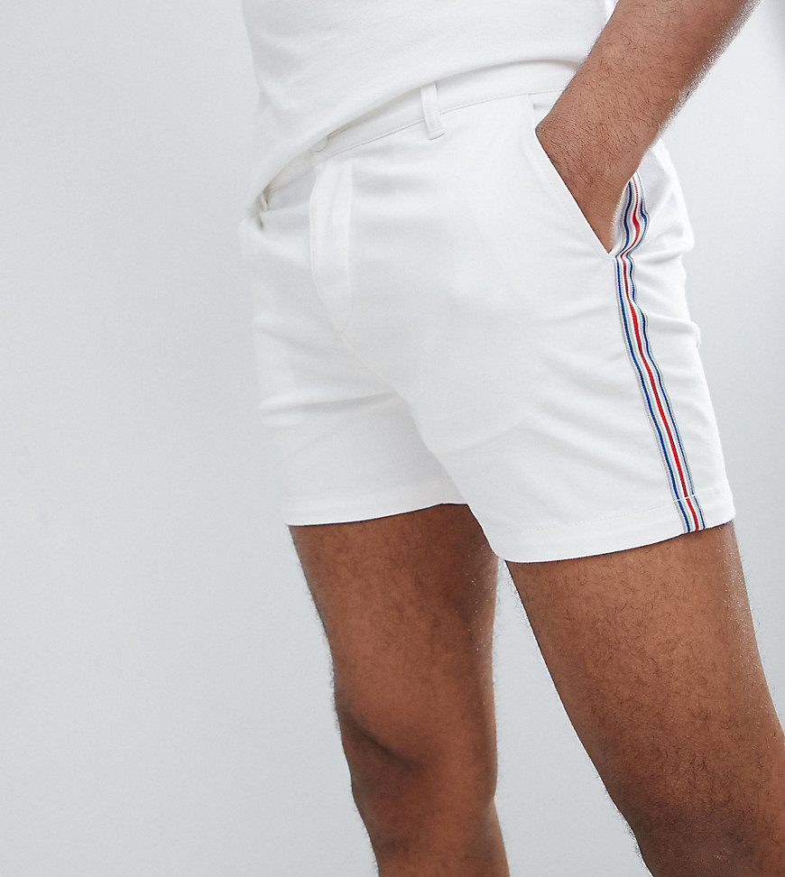 ASOS DESIGN Tall - Pantaloncini skinny corti bianchi con fettuccia laterale-Bianco