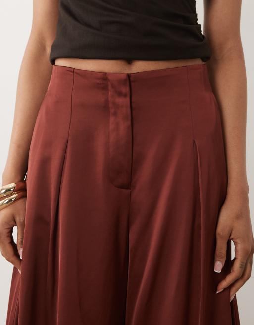 ASOS DESIGN Tall - Pantalones de sastre marrón chocolate de pernera ancha de satén, 3 de 5