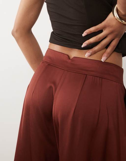 ASOS DESIGN Tall - Pantalones de sastre marrón chocolate de pernera ancha de satén, 5 de 5