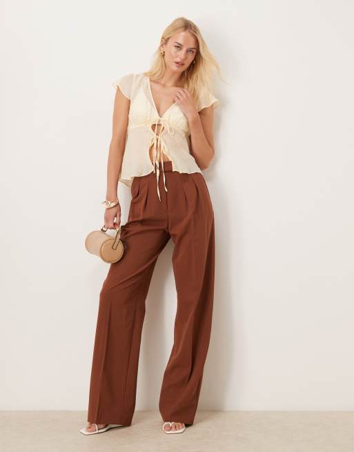 ASOS DESIGN Tall - Pantaloni a fondo ampio sartoriali color caramello scuro con pieghe