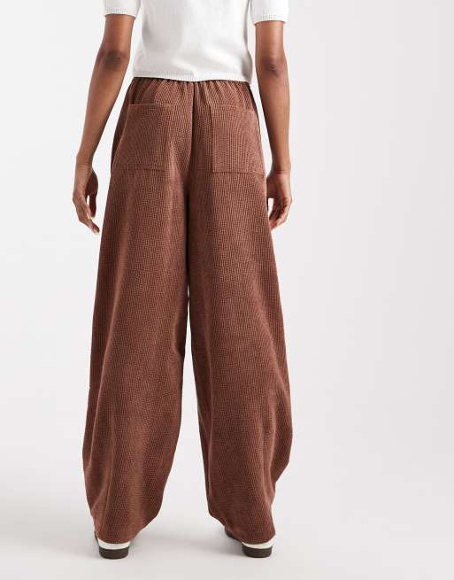 ASOS DESIGN Tall - Pantaloni bombati in velluto a coste color cioccolato, 4 di 5
