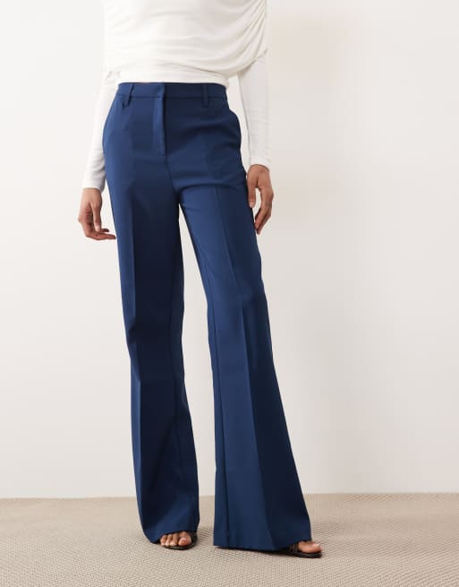 ASOS DESIGN Tall - Pantaloni sartoriali a zampa blu navy, 3 di 5