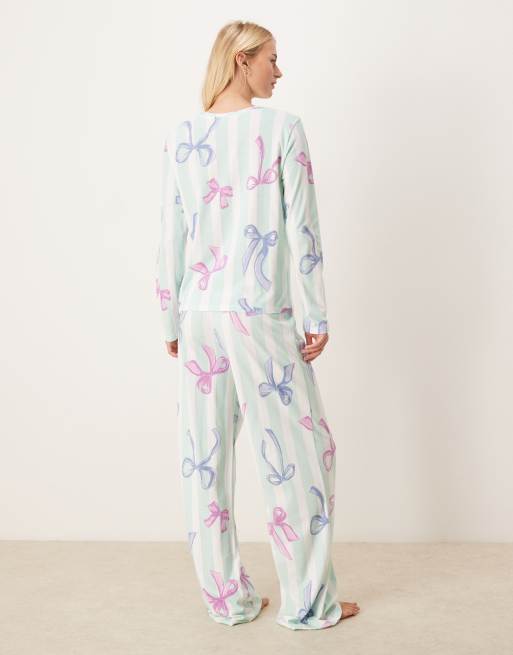 ASOS DESIGN Tall - Pigiama blu a righe con stampa di fiocchi composto da pantaloni e top a maniche lunghe, 4 di 4