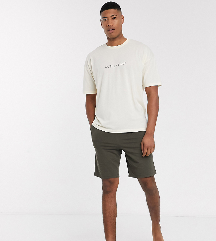 ASOS DESIGN Tall - Pigiama con T-shirt oversize e pantaloncini grigio pietra con scritta authentique-Multicolore