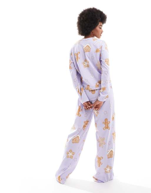 ASOS DESIGN Tall - Pigiama viola con stampa di casette di pan di zenzero composto da pantaloni e top a maniche lunghe, 3 di 4