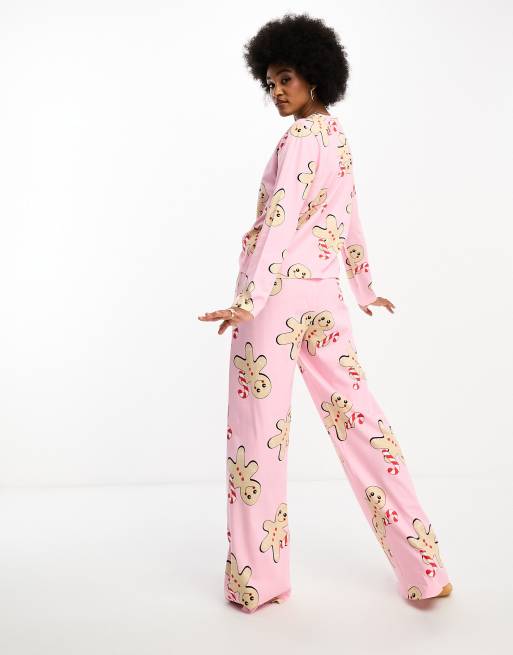ASOS DESIGN Tall - Pink jule-pyjamassæt med langærmet top og bukser med honningkageprint, 2 af 4
