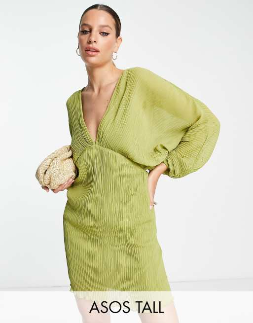 ASOS DESIGN Tall – Plissiertes Minikleid in Olivgrün mit asymmetrischem Schnitt und Fledermausärmeln