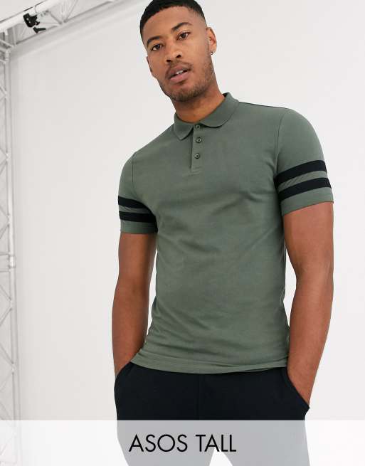 ASOS DESIGN Tall - Polo kaki in cotone organico con righe a contrasto sulle maniche