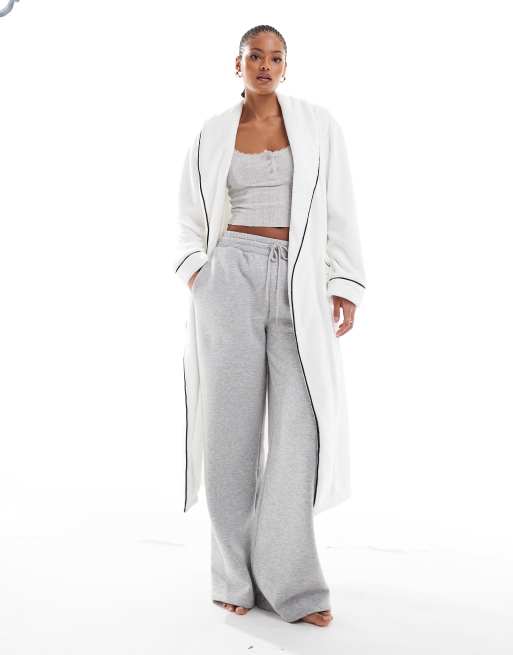 ASOS DESIGN Tall – Premium – Vit halvlång morgonrock i supermjuk fleece, 4 av 5